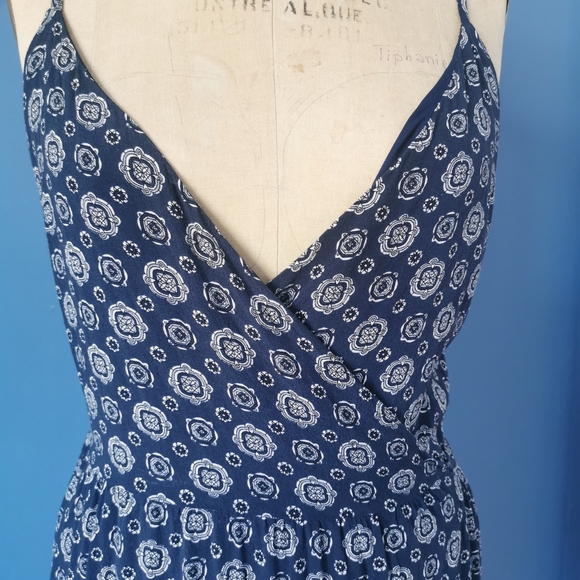 Chic Blue Patterned Dress - Picture 2 of 9